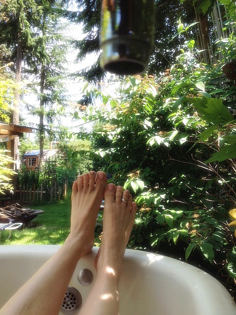 More baths less stress aimee cartier outdoor tub-002
